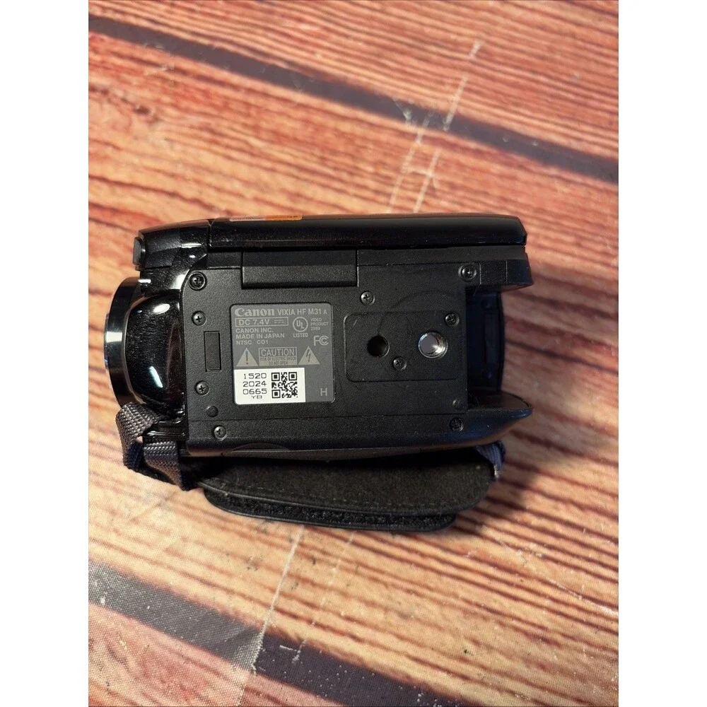 CANON Vixia HF M31 Full HD 15X Optical Zoom W/ 2 Batteries + Charger - Tested